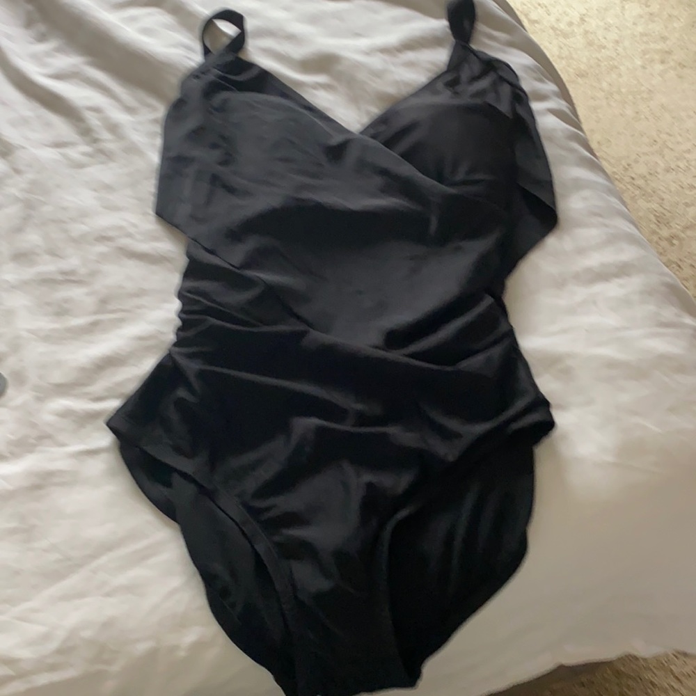 Very cute black, Old Navy swimsuit, never worn!